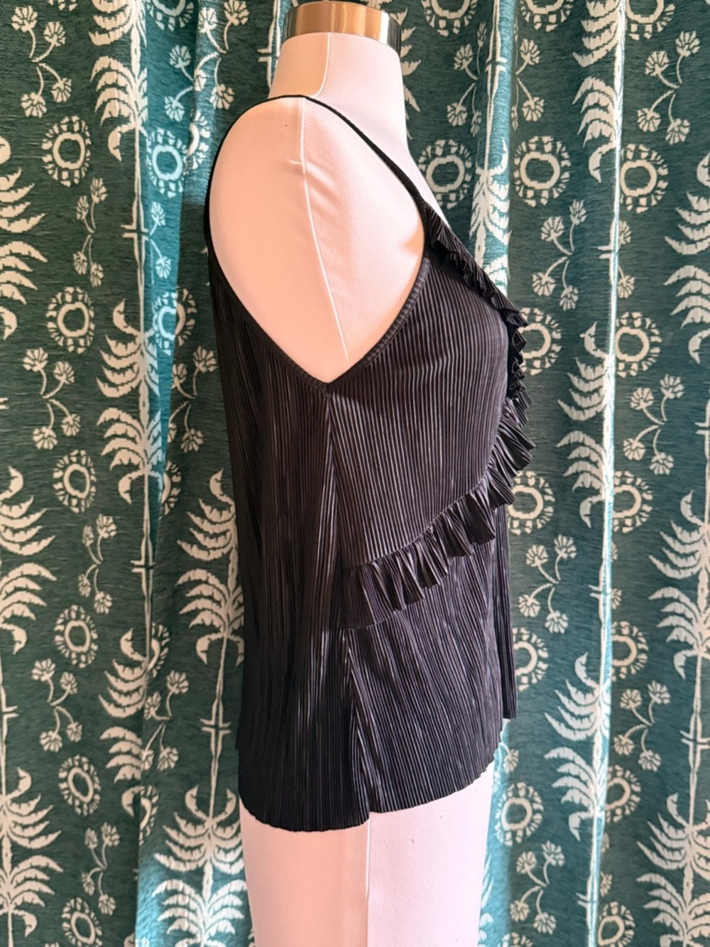 Zara Black Pleated Plisse V-Neck Ruffle Cami Top Spaghetti Straps Size Small - Picture 6 of 7